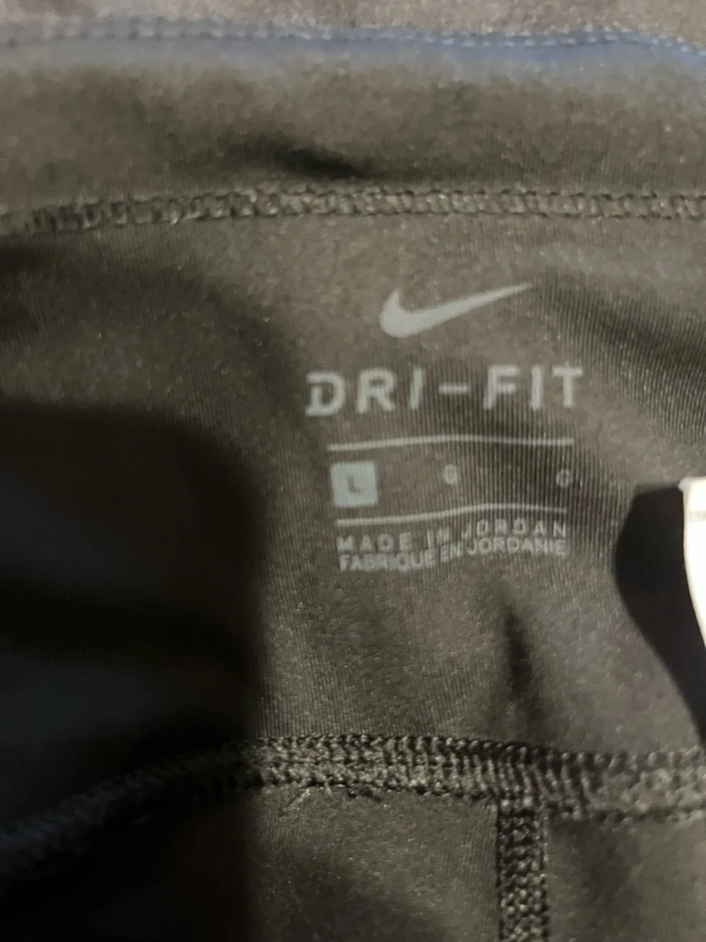 EUC WOMENS NIKE CAPRI SET SIZE LARGE - Picture 5 of 5